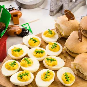 2 pièces 24 trous réversible Plateau à œufs farcis en bois Plateau à œufs farcis Planche à charcuterie Plateau à œufs épais Plateau de service rond en bois - Product Image 5