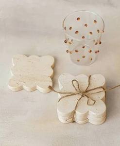 Juego de Posavasos de Acero Inoxidable con Diseño de Corazón, Elegantes y Resistentes al Calor, para Protección de Mesas de Bar en el Hogar - Product Image 6