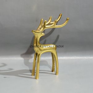 Estatuilla de Reno rojo y dorado de lujo con forma abstracta artística y acabado elegante para la decoración del hogar de Navidad y vacaciones - Product Image 6