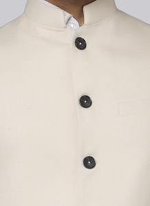 Veste de costume pour homme en crème, design classique, en vente, idéale pour les événements d'entreprise, les banquets, les cérémonies et les tenues professionnelles - Product Image 4