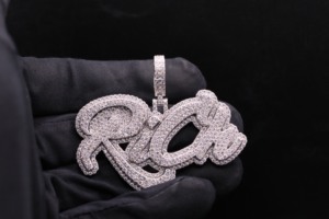จี้เพชร CZ สไตล์ฮิปฮอป ทำจากสแตนเลสสตีลเคลือบเงิน สำหรับทุกเพศ - Product Image 3