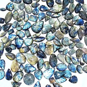 ดอกไม้ลาบราดอร์ไทต์สีเทาธรรมชาติแกะสลัก Cabochons หลวมอัญมณีกึ่งมีค่าผู้ผลิตขายส่งในราคาโรงงาน ซื้อตอนนี้ - Product Image 1