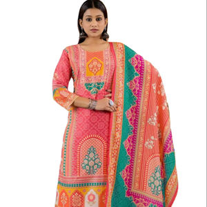 La belle option Maslin Kurti imprimée avec de longues coupes et une broderie minimale offre confort et satisfaction à un prix raisonnable - Product Image 1