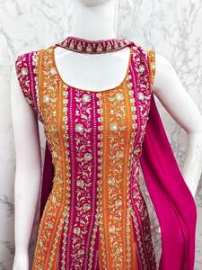 Vestido Sharara tradicional de trabajo intrincado hecho a mano para fiestas para compromisos Navratri Mehendi y reuniones culturales - Product Image 2