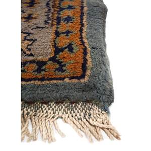 พรมขนสัตว์ถักมือลายเหรียญสีเทาและสีดำ แบบทอเรียบสไตล์คิลิม สำหรับห้องนั่งเล่นหรือทางเดินในบ้าน-Pae-5190 - Product Image 4