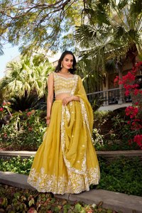À la mode Adultes Broderie Paillettes Travail Jaune Couleur Haldi Travail À La Main Spécial Super Qualité Meilleur Design Indien Lehenga - Product Image 4
