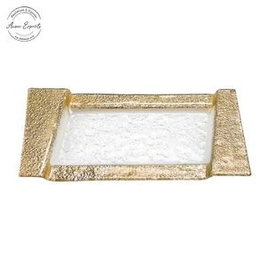 Plateau de service de luxe en métal fini or avec poignées annulaires élégantes, parfait pour la décoration de la table à manger, la cuisine et les cadeaux. - Product Image 4