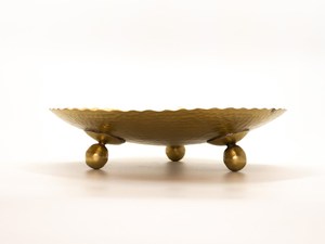 Plato de latón tradicional hecho a mano, bandeja de forma redonda martillada para decoración del hogar, hotel, restaurante, bar, utensilios de cocina, decoración de mesa 2023 - Product Image 4