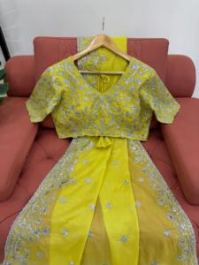 Saree de seda de diseñador con hilo y trabajo de secuencia Hermosa blusa incluida - Product Image 2