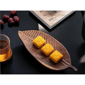 Elegante plato de madera de acacia para servir, bandeja de hojas de madera duradera de alta calidad para aperitivos, magdalenas, pasteles, decoración del hogar - Product Image 4