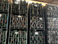إطارات دراجات نارية قياسية بدون أنابيب داخلية من مصنع فيتنامي بجودة تايوانية، طراز V-9569 مقاس 70/90-16 و80/90-16