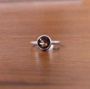 แหวนเงินแท้925แท้แบบเรียบแหวนมินิมอลสำหรับผู้หญิงขนาด10มม. สโมกกี้ควอทซ์เจียระไนและขอบตัดสำหรับงานปาร์ตี้ - Product Image 3