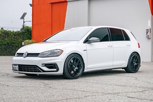 Volkswagen Golf R 2018 d'occasion en excellent état - Product Image 2