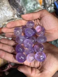 หินก้อนกรวดประดับแบบหินควอตซ์ธรรมชาติสีม่วงขัดเงาสีเหลืองสำหรับตกแต่งบ้านฮวงจุ้ยบรรเทาความเครียด - Product Image 4