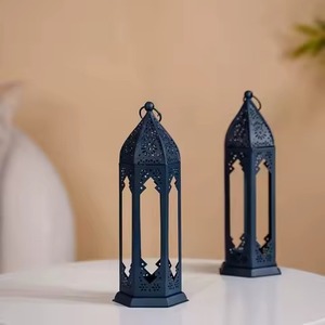 Farol Decorativo de Metal para Ramadán, Acabado Dorado Antiguo, Hecho a Mano para Ceremonias Religiosas y Decoración del Hogar - Product Image 5