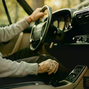 Gants de conduite unisexes en cuir d'agneau véritable rouge classique de dernière génération, doux, respirants et confortables, de haute qualité - Product Image 4