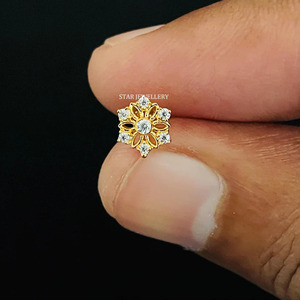 Boucles d'oreilles et piercing de nez en or blanc/rose 14 carats avec diamants naturels en forme de cluster floral - Cadeau de luxe - Product Image 1