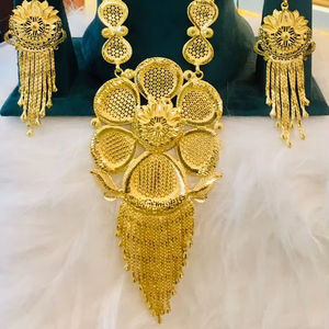 Ensemble de bijoux de mode plaqué or 24 carats de Dubaï, collier, boucles d'oreilles, bracelets, peignes, broches, en cuivre, pour la Bulgarie - Product Image 1