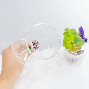 Copa de <span class=keywords><strong>vino</strong></span> de vidrio de borosilicato alto decorada con Rosa soplada a mano elegante, copas reutilizables duraderas para degustación de vinos, nuevo diseño - Product Image 2