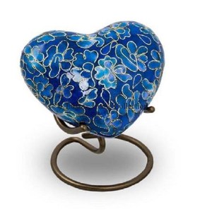 Etienne Flutter Bleu Finition en émail cloisonné en forme de coeur Souvenir commémoratif Urnes de stockage de cendres humaines pour adultes avec support en laiton - Product Image 1