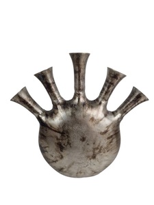 Sofisticado florero de metal con un diseño artístico y una forma única para sus flores favoritas y mejorar la decoración de su hogar - Product Image 2