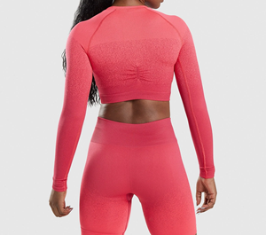 Ensemble de yoga inclusif toutes tailles ensemble d'entraînement avec soutien-gorge à soutien élevé tenue de yoga positive pour le corps leggings façonnants et ensemble de haut court - Product Image 5