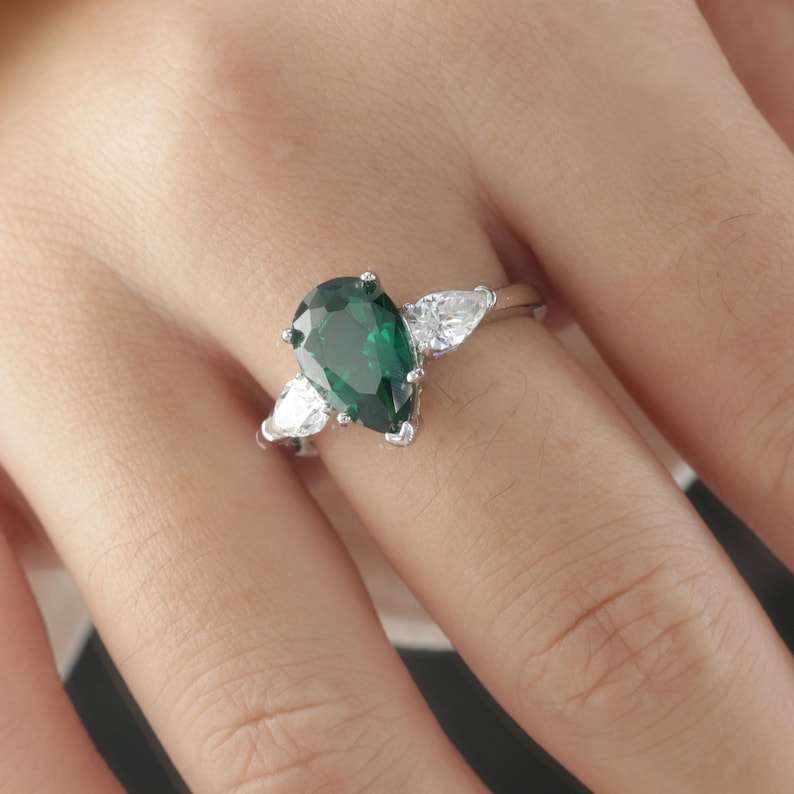 สีเขียว