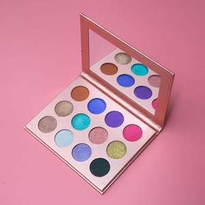 Palette d'ombres à paupières mates, hautement pigmentée, longue durée | Maquillage professionnel de marque privée OEM | Exportateur de gros en vrac - Product Image 2