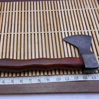 Hache en acier Damas sur mesure, tête en acier à motif fait main avec manche en bois naturel, hache en acier Damas de qualité supérieure