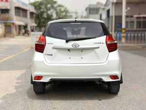 Vehículo compacto automático Toyota Ya-ris 2022 sedán seminuevo precio bajo gran oferta - Product Image 3