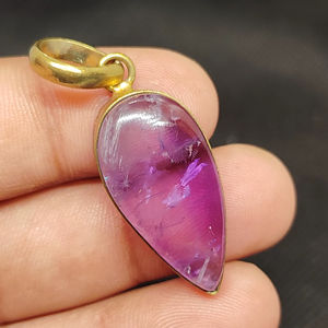 Pendentif en laiton fait main avec pierre précieuse cabochon en améthyste naturelle, pendentif en améthyste bleue - Product Image 1