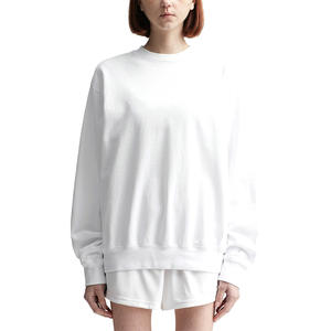 เสื้อสเวตเตอร์คอกลมโอเวอร์ไซส์สำหรับผู้หญิงมีป้ายผ้าที่เป็นมิตรต่อสิ่งแวดล้อม - Product Image 1