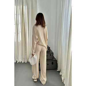 ชุดเสื้อและกางเกงคอร์ดูรอยสีเบจคลาสสิกขายส่ง คุณสมบัติระบายอากาศได้ดี - Product Image 5