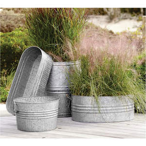 Jardinière en métal texturé or diamant de style nordique de luxe avec support en fer noir, pot à fleurs décoratif sur pied pour hôtel et mariage - Product Image 4