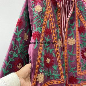 Veste en coton Suzani faite à la main en Inde, veste courte brodée à la main, veste unisexe, veste courte Suzani faite à la main - Product Image 5
