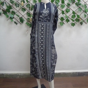 Kurta ของผู้หญิงพิมพ์ลายดอกไม้สำหรับสวมใส่ในชีวิตประจำวันและลำลองมีตัวเลือกจากอินเดีย - Product Image 1