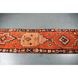 Tapis turc Herki vintage patchwork 2,6 x 9,9 pieds, tapis en laine écologique à bordure orange avec envers en latex - Product Image 3