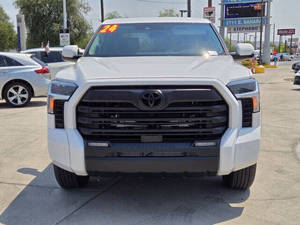 Toyota Tundra SR5 2024 en Perfectas Condiciones - Product Image 3
