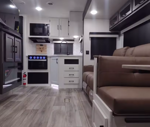 PRÊT À EXPÉDIER – Mini-caravane moderne et légère de type Teardrop 4x4 de qualité supérieure pour aventures en plein air, capacité 4 à 8 personnes - Product Image 2