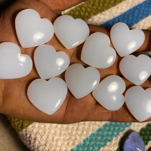 คริสตัลโอปอไลต์ธรรมชาติเกรด AAA อัญมณีหัวใจโอปอไลต์สีขาวโอปอลหัวใจในขนาดต่างๆ - Product Image 1