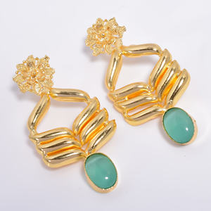 Boucles d'oreilles pour femmes en laiton plaqué or 14k avec pierres précieuses, exportateur de bijoux faits main en laiton avec pierres précieuses, grossiste de bijoux en laiton personnalisés - Product Image 2