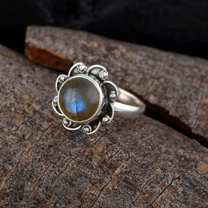 925พลอยลาบราดอไรต์ไฟสีน้ำเงินแหวนแต่งงานสไตล์โบฮีเมียนสีเงินสเตอร์ลิงดีไซน์ดอกไม้ออกซิไดซ์ฟรีไซส์สำหรับเป็นของขวัญให้กับภรรยา - Product Image 2