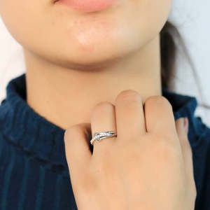 Anillo Minimalista de Doble Corazón Zarkan, Plata Pura con Baño de Rodio y Oro, Piedra Principal de Platino, para Uso Diario - Product Image 2