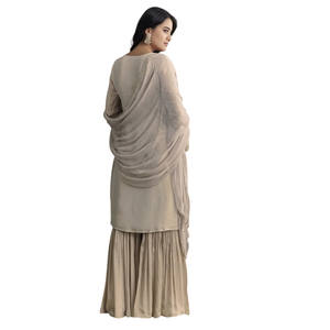 Venta al por mayor gris claro Cutdana Zardosi bordado Kurta festoneado borde Dupatta fiesta festiva desgaste boda recepción pedido personalizado - Product Image 4