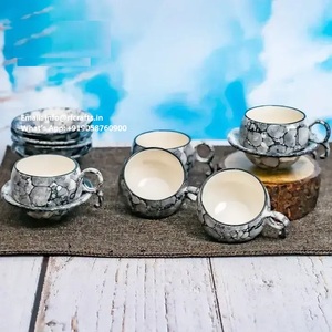 Taza de té de porcelana de estilo europeo con platillo | Taza de café de cerámica pintada a mano para regalo y uso de oficina - Product Image 1