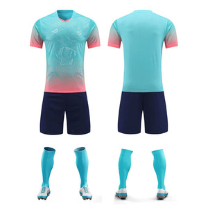 Uniforme de football pour hommes sur mesure de haute qualité 100% polyester vêtements de sport d'entraînement écologiques maillots de football vêtements de football - Product Image 1