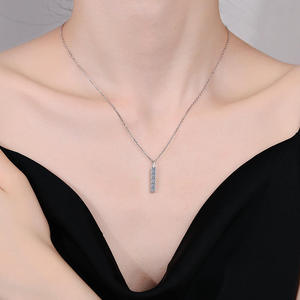 Collar con Colgante de Plata de Ley 925 de Alta Calidad con 5 Piedras, Elegante y Lujoso, Color D VVS, 0.25CT*5 Moissanita, Joyería para Mujer - Product Image 5