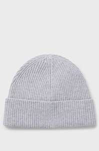 Gorro gris claro de moda con puños Diseño de punto cómodo para hombres y mujeres Ideal para clima frío - Product Image 2