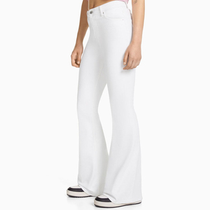 Precio al por mayor Últimos pantalones vaqueros de pierna acampanada personalizados Pantalones vaqueros transpirables de moda para mujer Nuevo diseño Jeans blancos 2025 OEM - Product Image 2