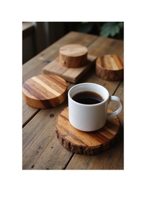 Ensemble de dessous-de-verre en bois naturel pour la cuisine, la table à manger, protection durable des boissons, finition lisse - Product Image 1